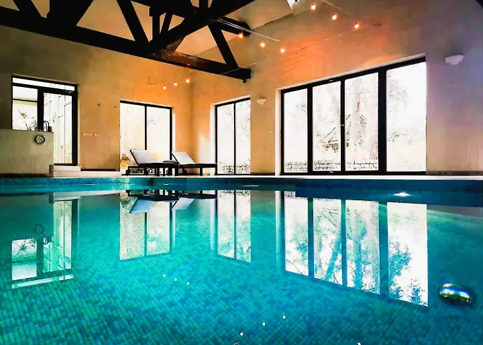 Excl House In Warsaw With Pools